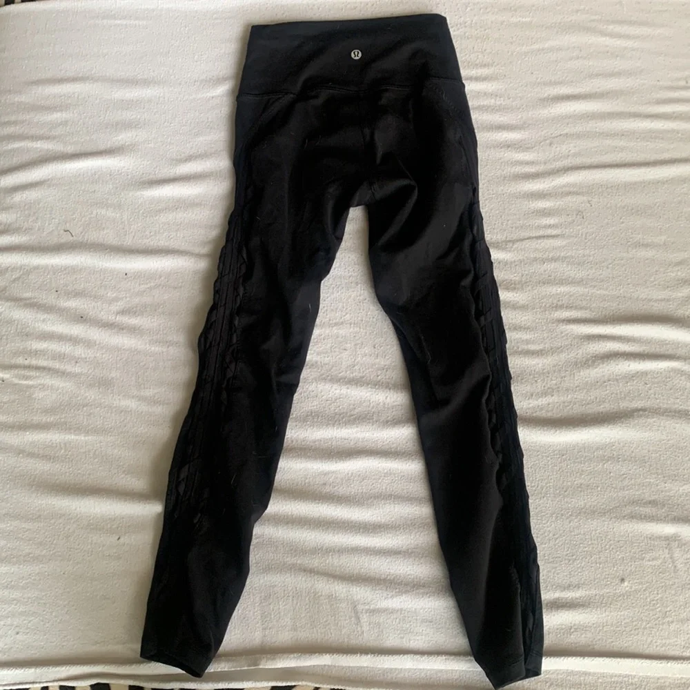 Lululemon Black Rhythm High Times Mesh side leggings. - Picture 4 of 5